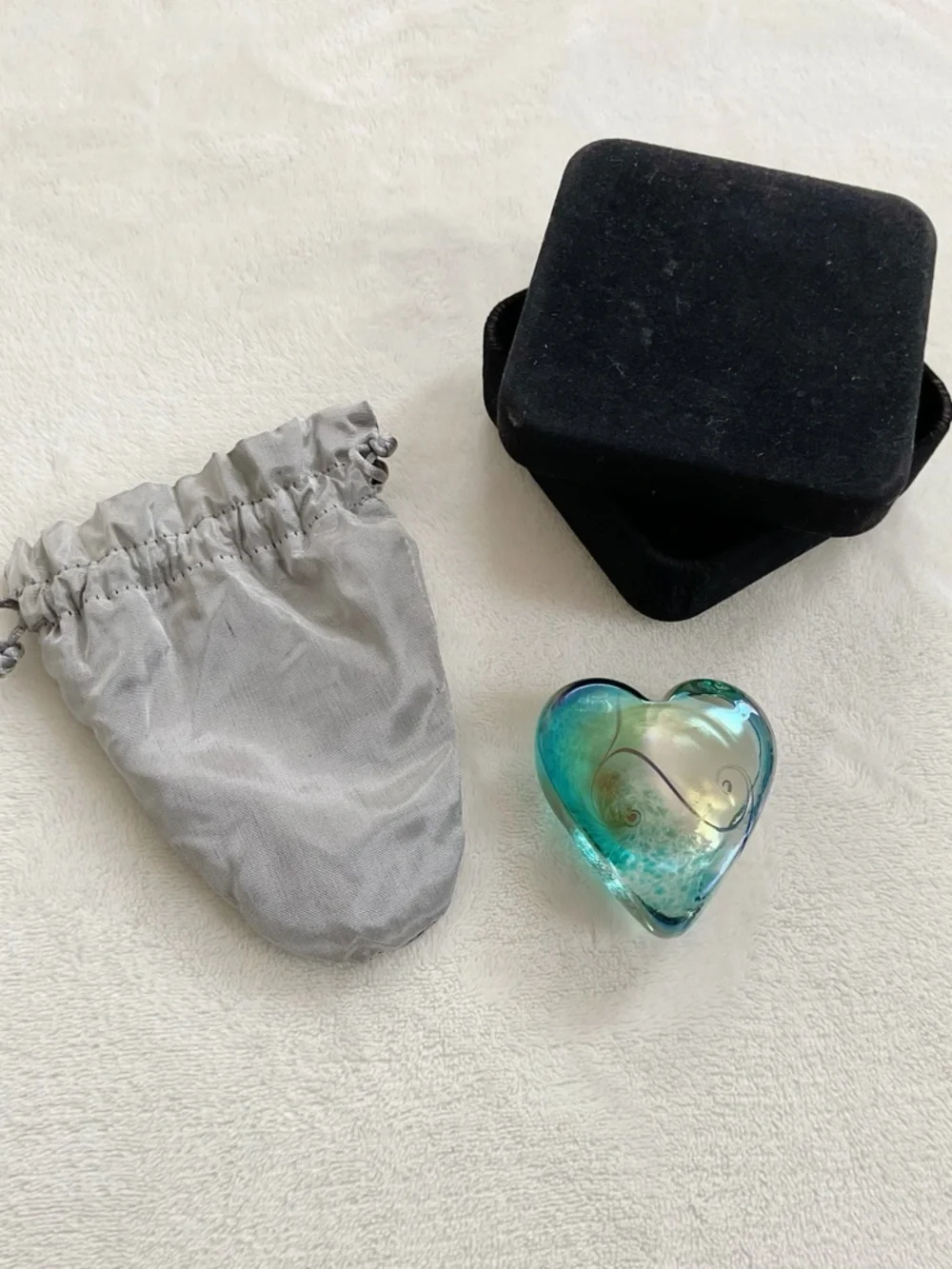 Robert Held Art Glass Heart Paperweight Iridescent Signed Canada 2”